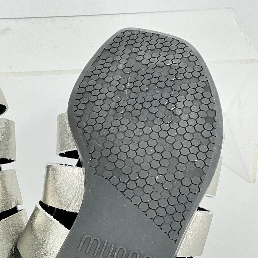 Munro Size 7.5 Wide 7.5W Silver Leather Strappy Slide Sandals NEW Carrera $175